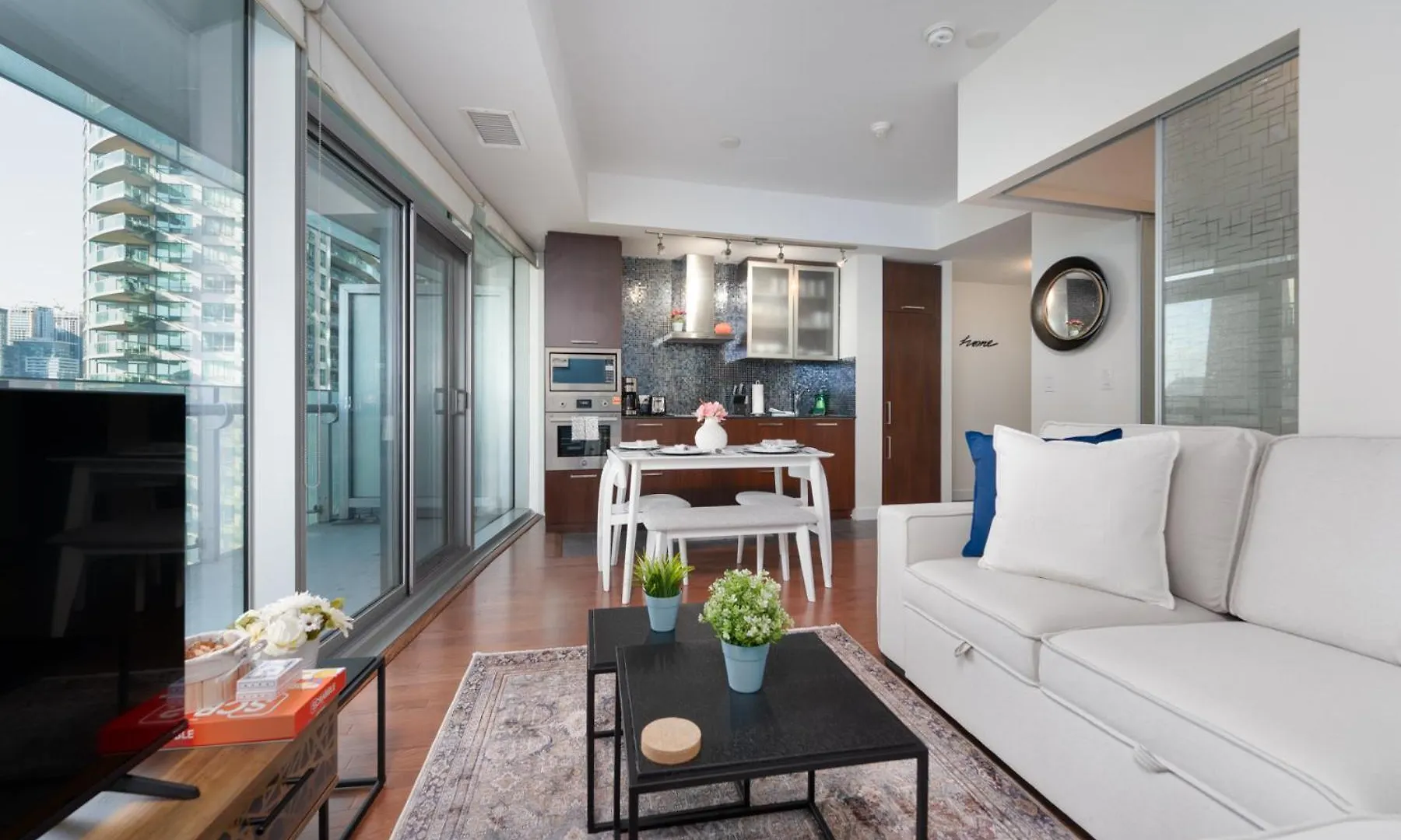Downtown Suites 4 Toronto Apartment
